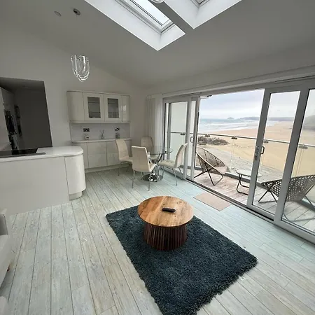 Stylish Beachfront Penthouse Apartment Perranporth
